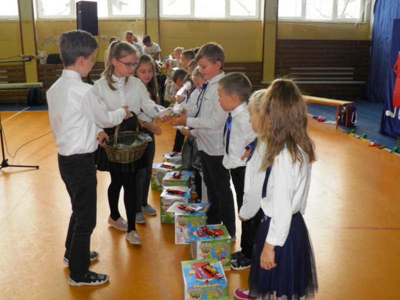 Pasowanie na ucznia klasy I.